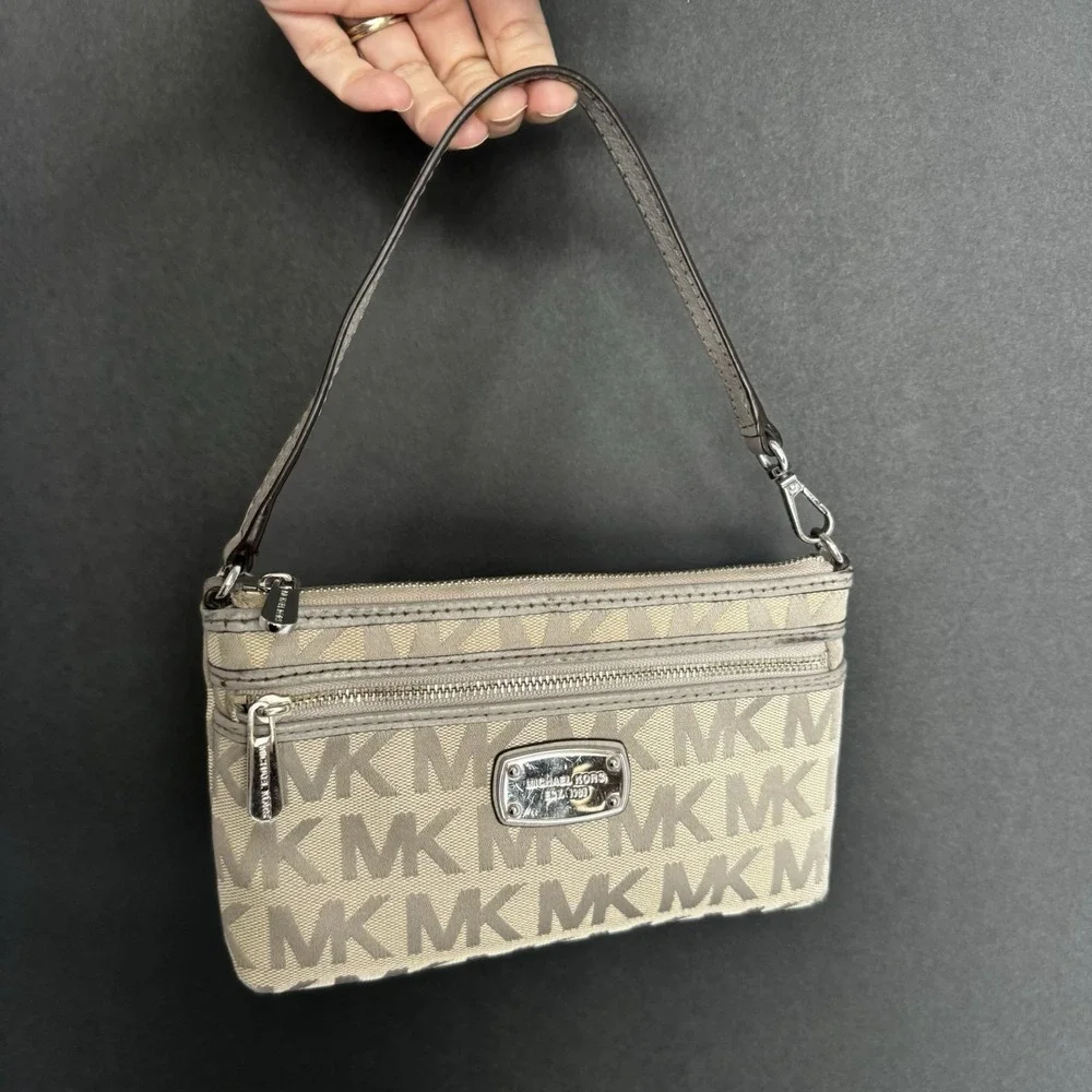 Genuine Womens Michael Kors Gray/Silver Wristlet Purse- Stunning Little Bag